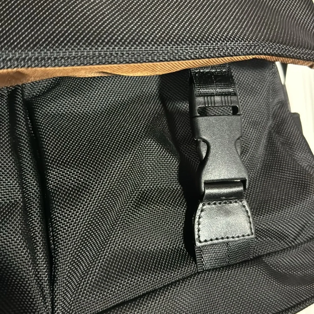 Tumi T-Tech Laptop Bag - Picture 5 of 16